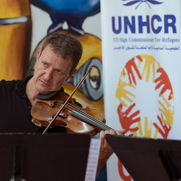 „Manchmal braucht man jemanden, der uns an die Hand nimmt und ein bisschen in die richtige Richtung stupst“